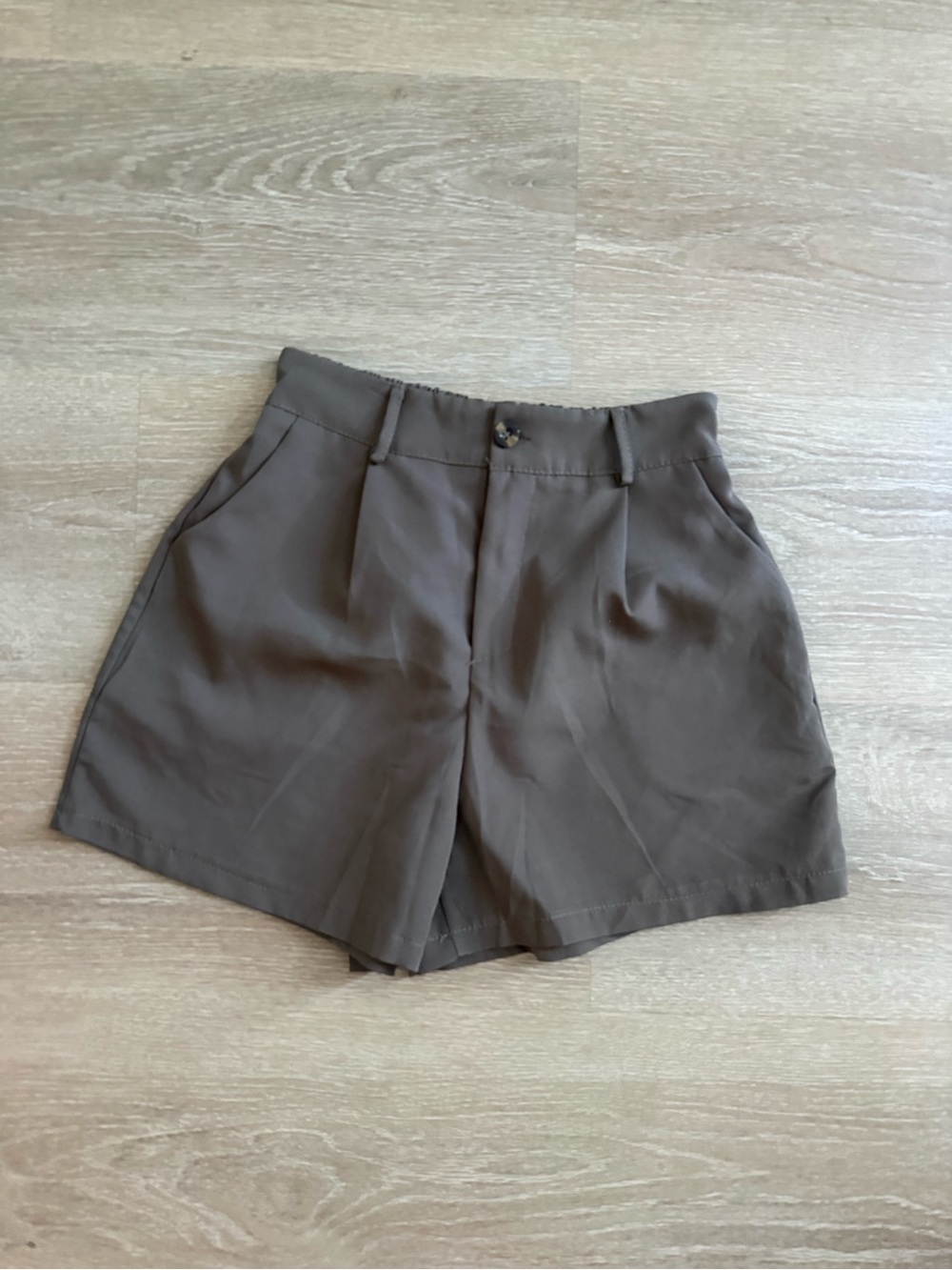 Women's High-Waist Tailored Shorts in Brown